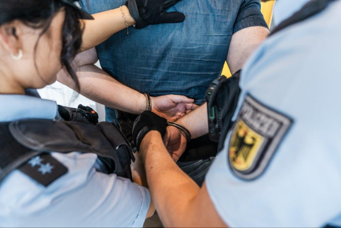 Frankfurt am Main: Verhinderte Ausreise eines Steuerhinterziehers