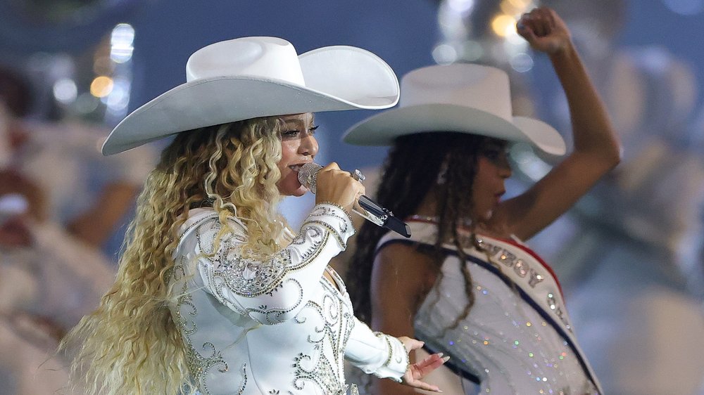 Beyoncé überrascht mit Tochter Blue Ivy bei NFL-Show