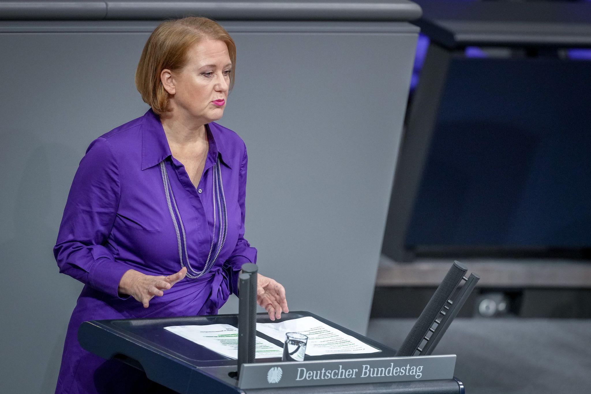 Debatte im Bundestag: Neues Gesetz für Gewalt betroffene Frauen