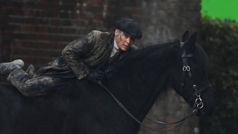 Dreharbeiten zu “Peaky Blinders”-Film: Cillian Murphy mit fieser Narbe