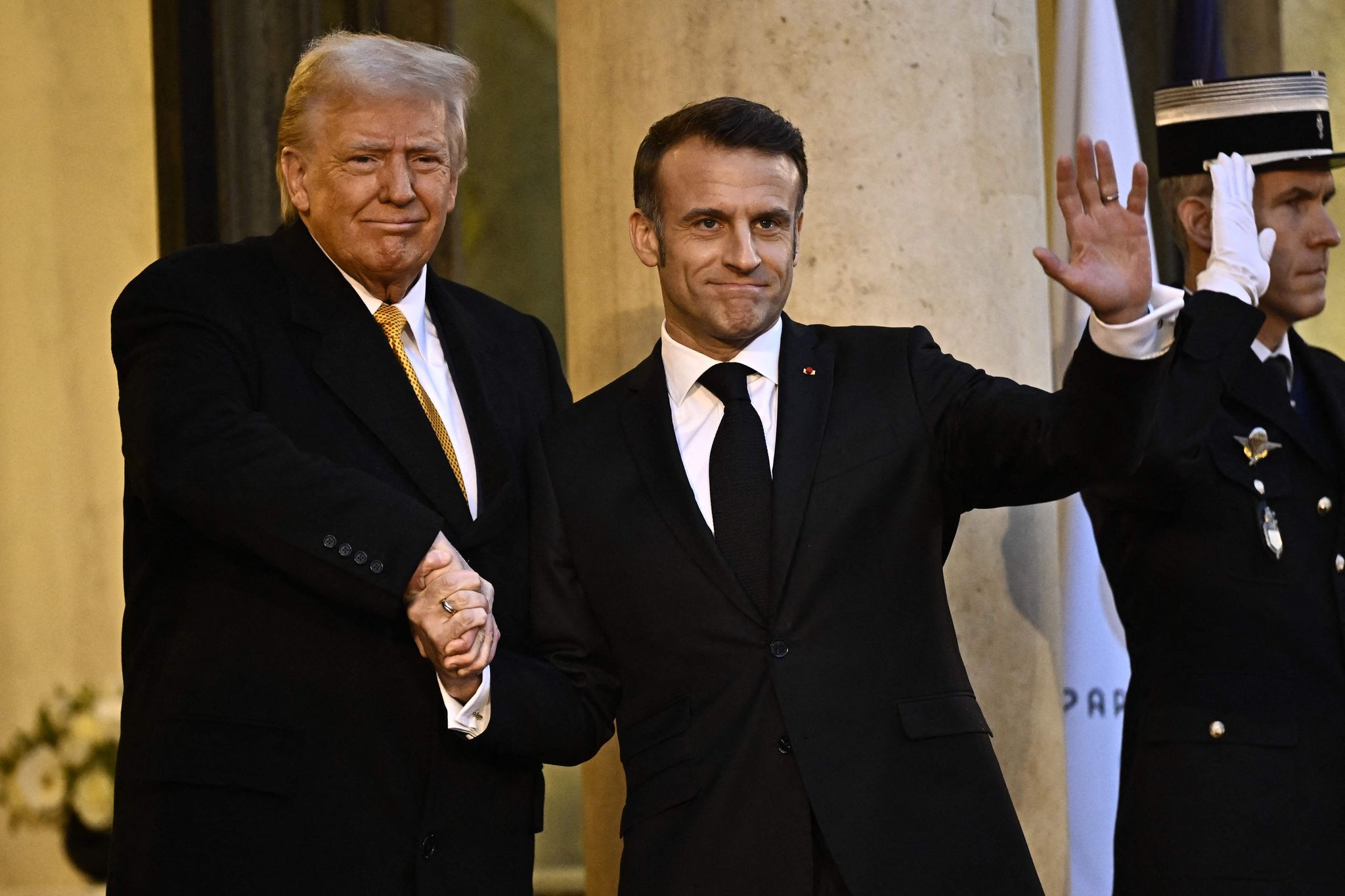 Macron empfängt Trump im Élysée-Palast in Paris