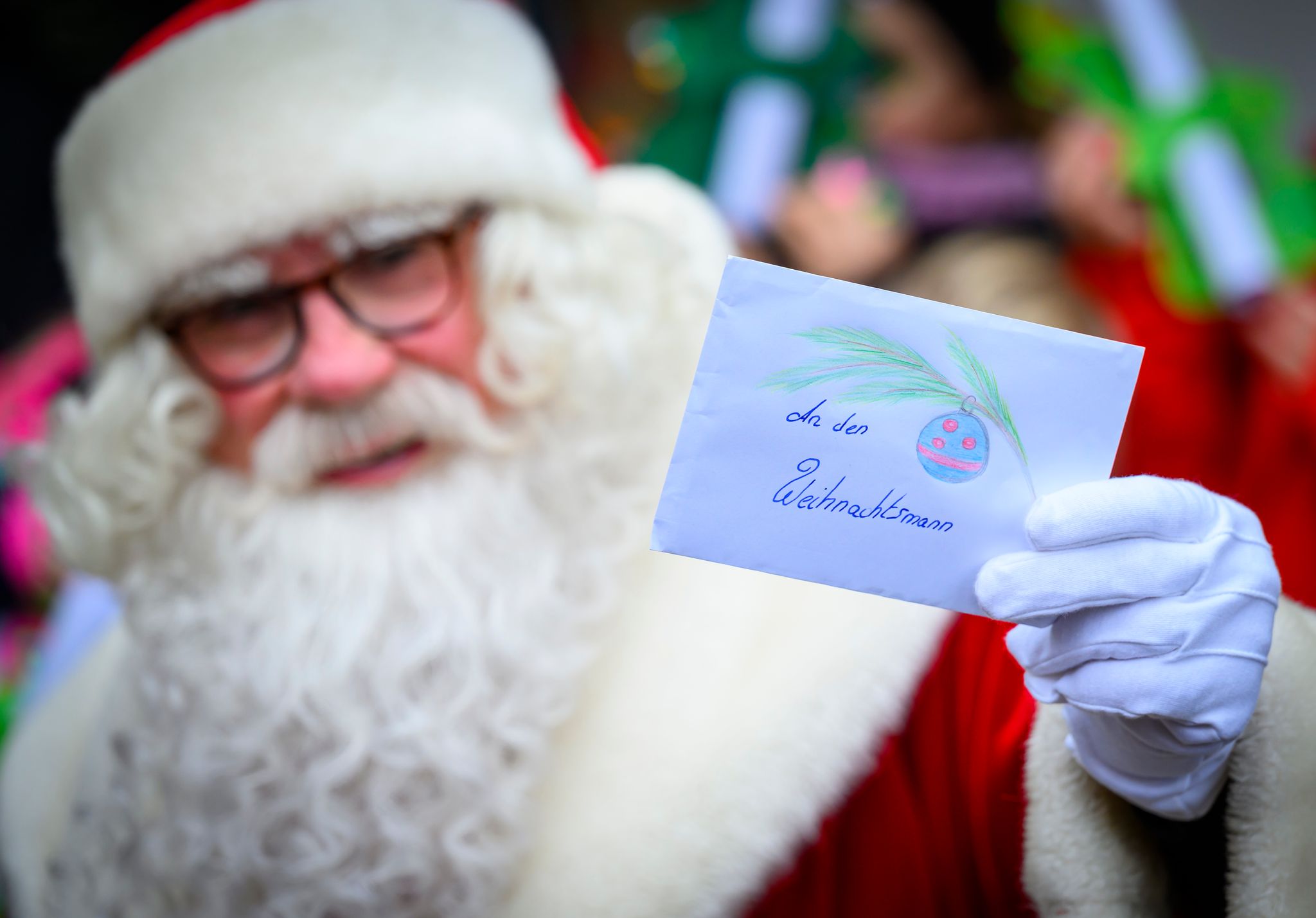 Weihnachtspost: Wunschzettel aus aller Welt erreichen deutsche Postfilialen