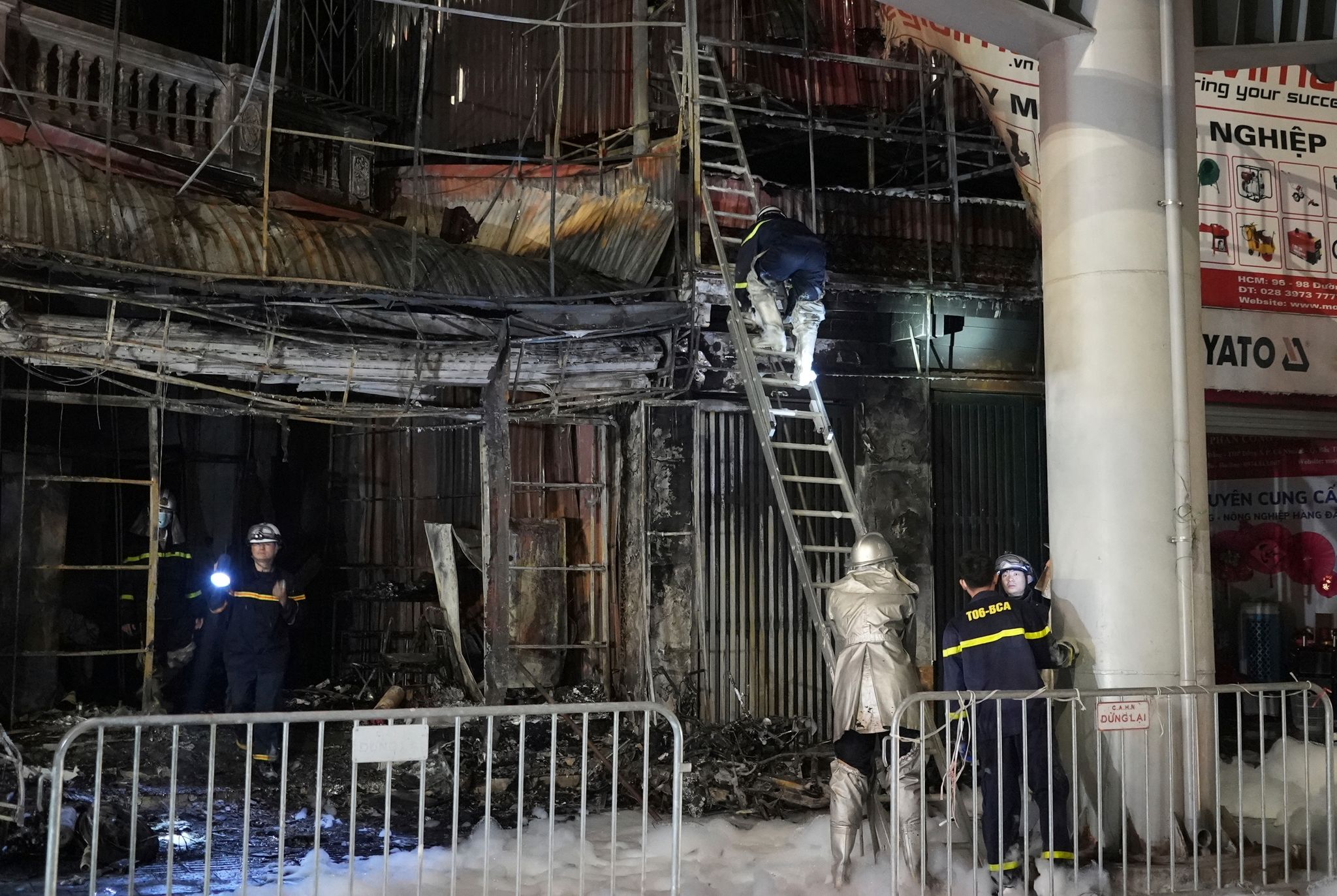 Feuer in Teehaus mit Karaoke-Bar in Hanoi fordert elf Tote