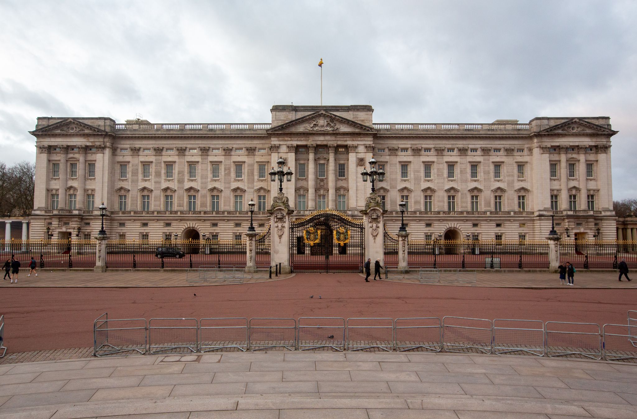 Skandal auf Weihnachtsfeier: Buckingham-Palast-Mitarbeiterin randaliert