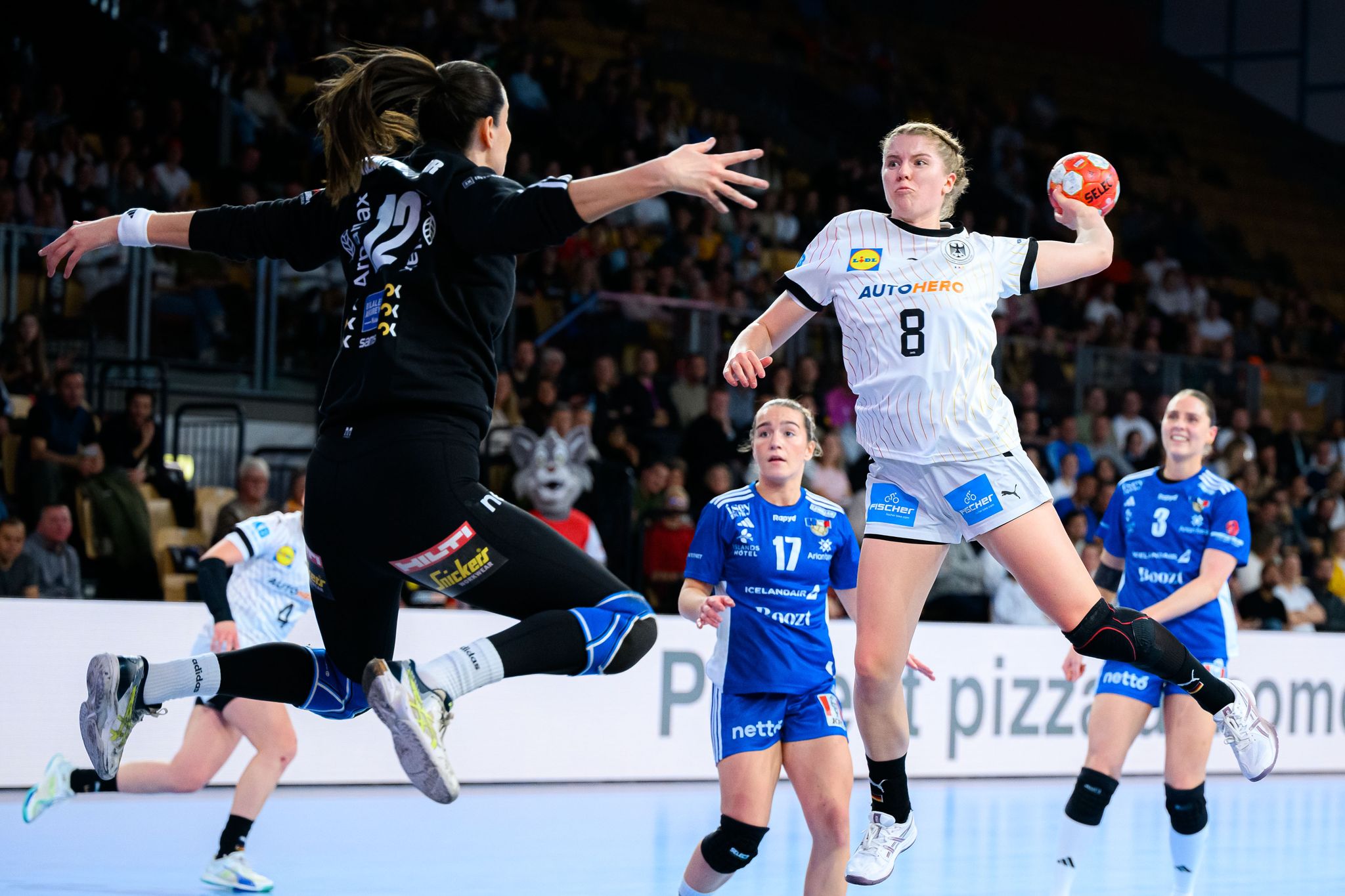 Deutsche Handballerinnen sichern EM-Hauptrundenplatz gegen Island