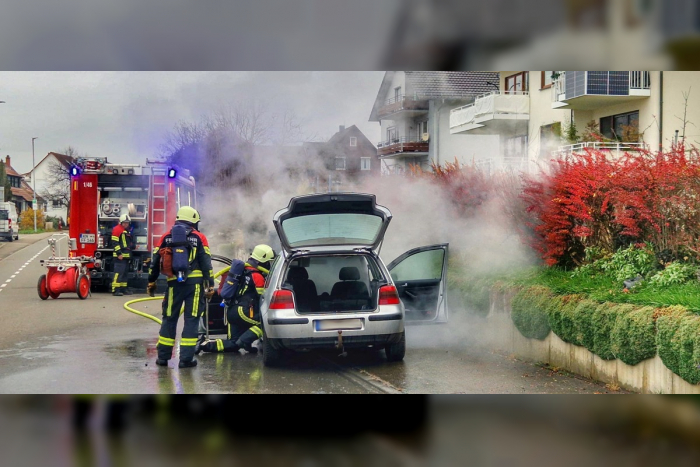 Allensbach: Autobrand in der Stadt