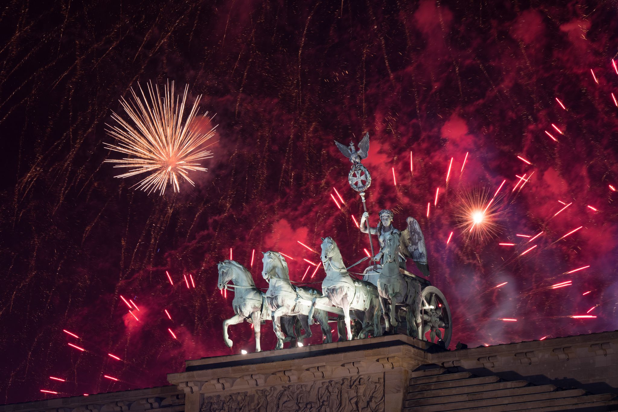 Silvester 2025: Feuerwerk und Stars weltweit begrüßen das neue Jahr