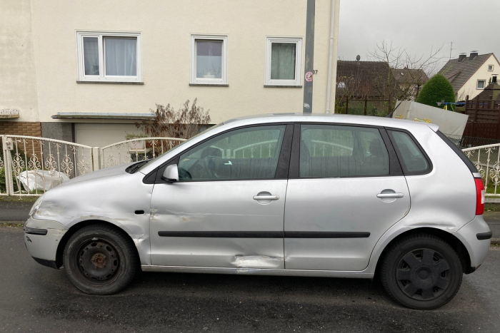 Unfallflucht in Großenritte: VW Polo beschädigt