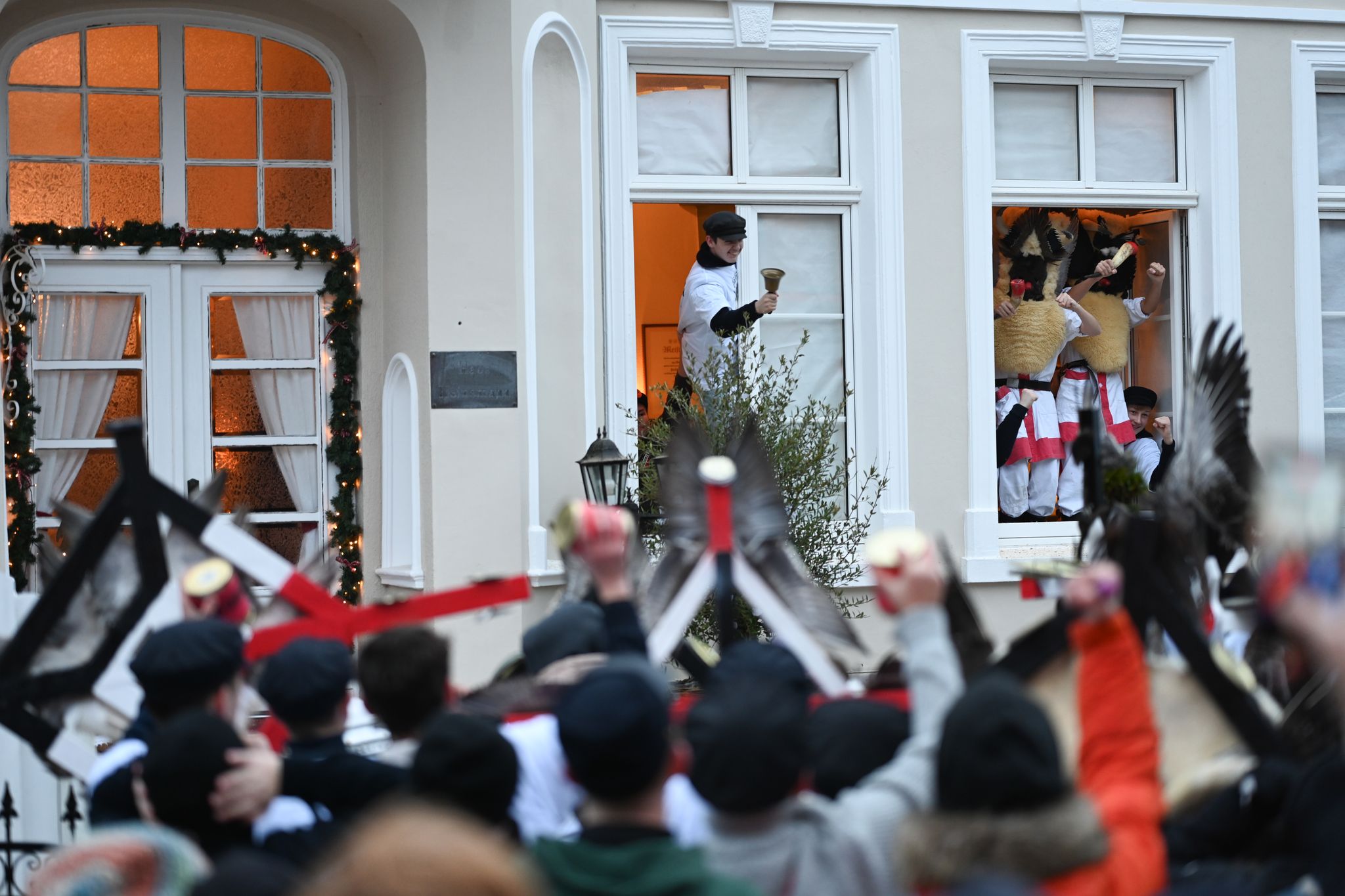 Klaasohm ohne Prügel? Borkumer feiern umstrittenen Brauch