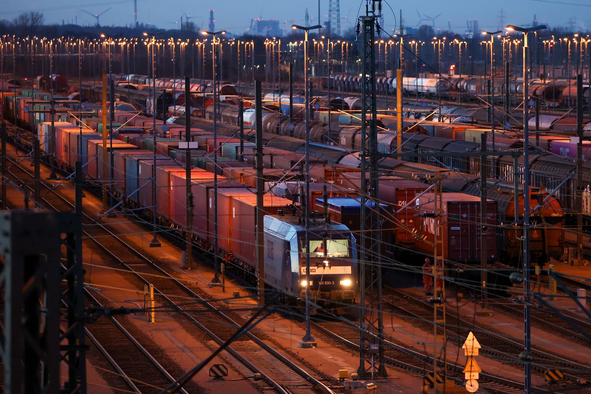 Bahn-Güterverkehrstochter muss deutlich mehr Stellen abbauen