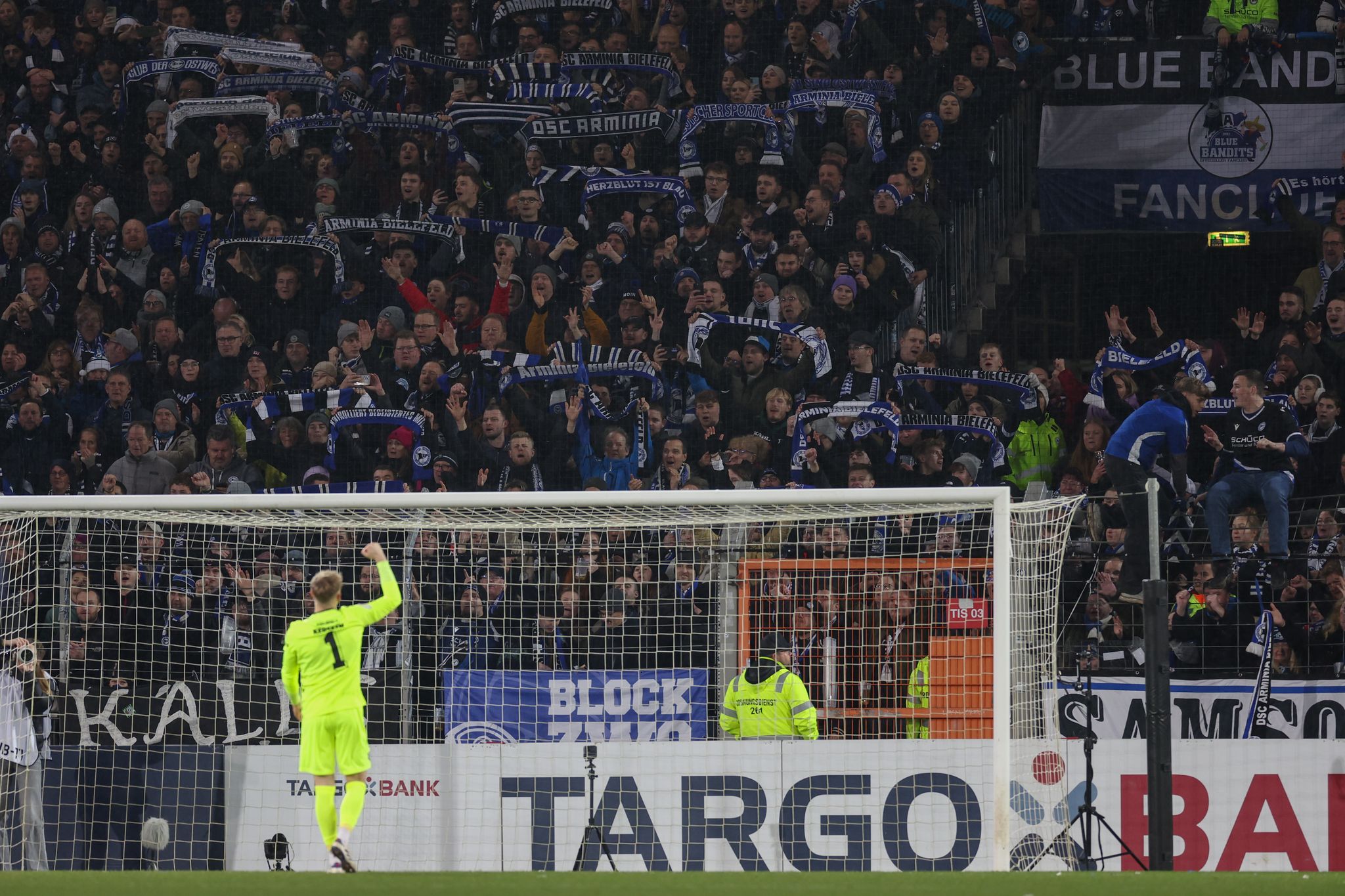 Alm-Euphorie in Bielefeld: Drittligist träumt vom Pokalfinale