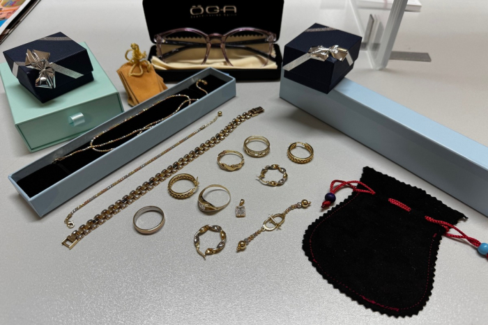 Saarbrücken: Goldschmuggel verhindert, Am Flughafen nicht angemeldete Waren im Wert von 5.500 Euro entdeckt