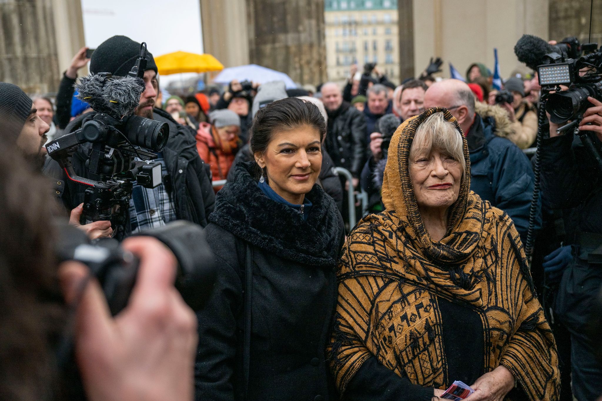 Schwarzer und Wagenknecht mit neuem Friedensappell