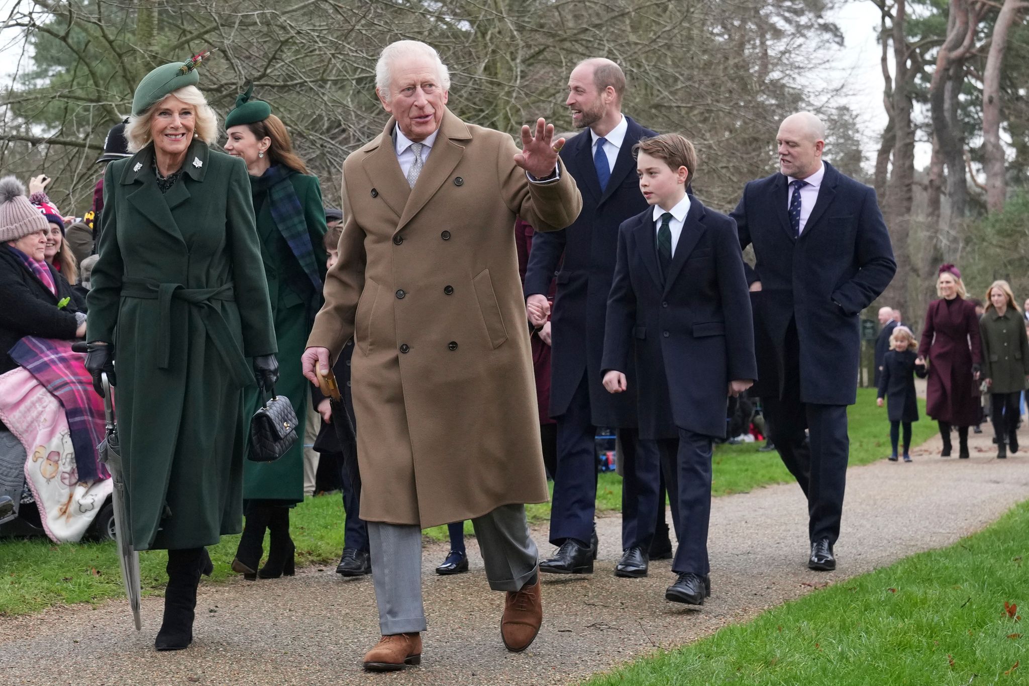 Prinzessin Kate strahlt bei traditionellem Weihnachtsgottesdienst der Royal Family