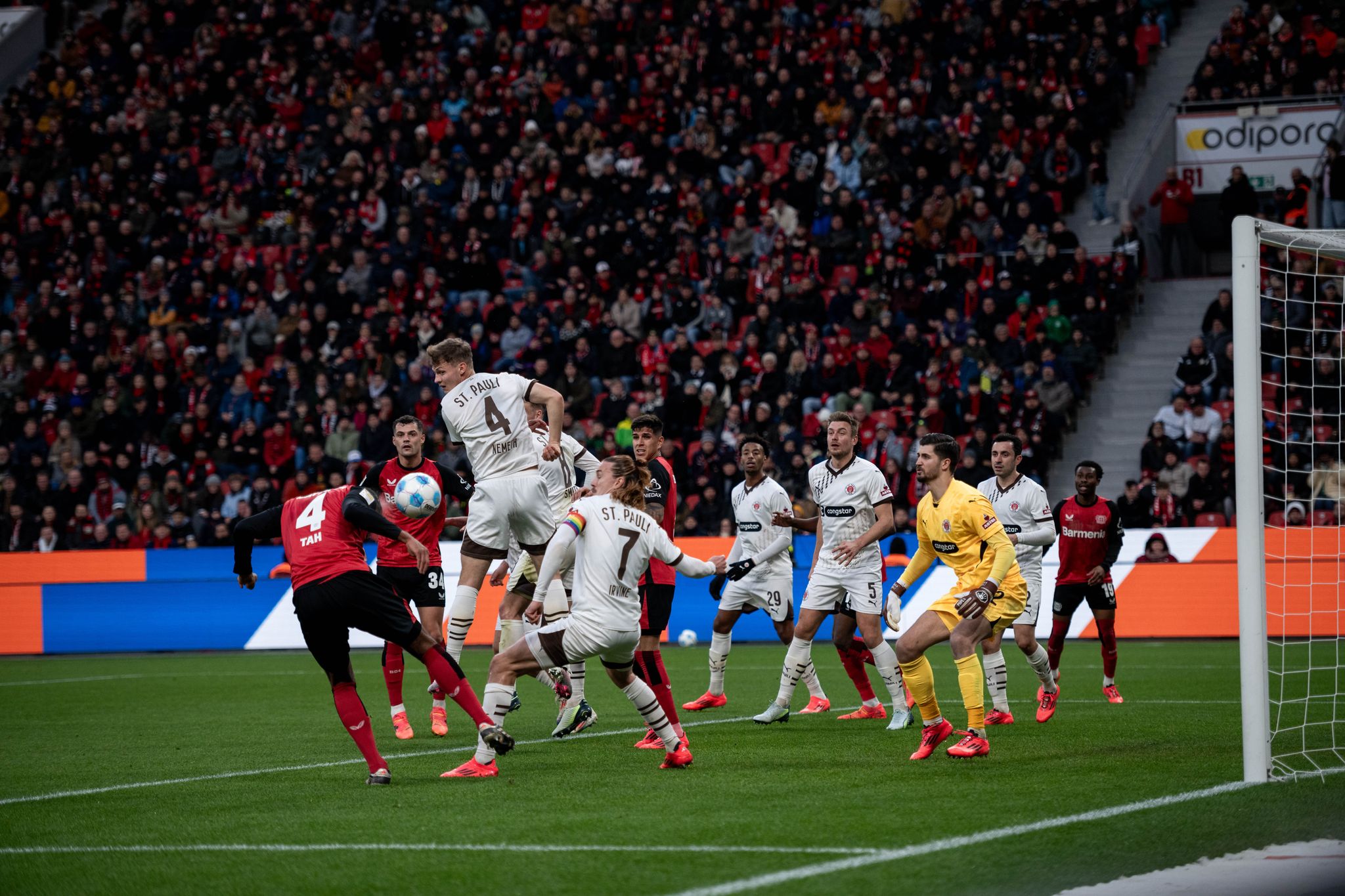 Bayers Blitzstart reichte aus: 2:1 gegen St. Pauli