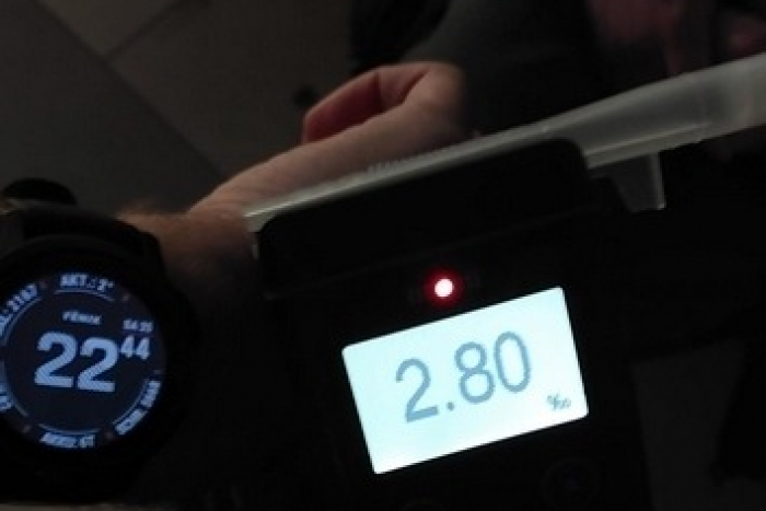 Alkoholisierter Mann ohne Fahrkarte im Zug: Krankenhaus