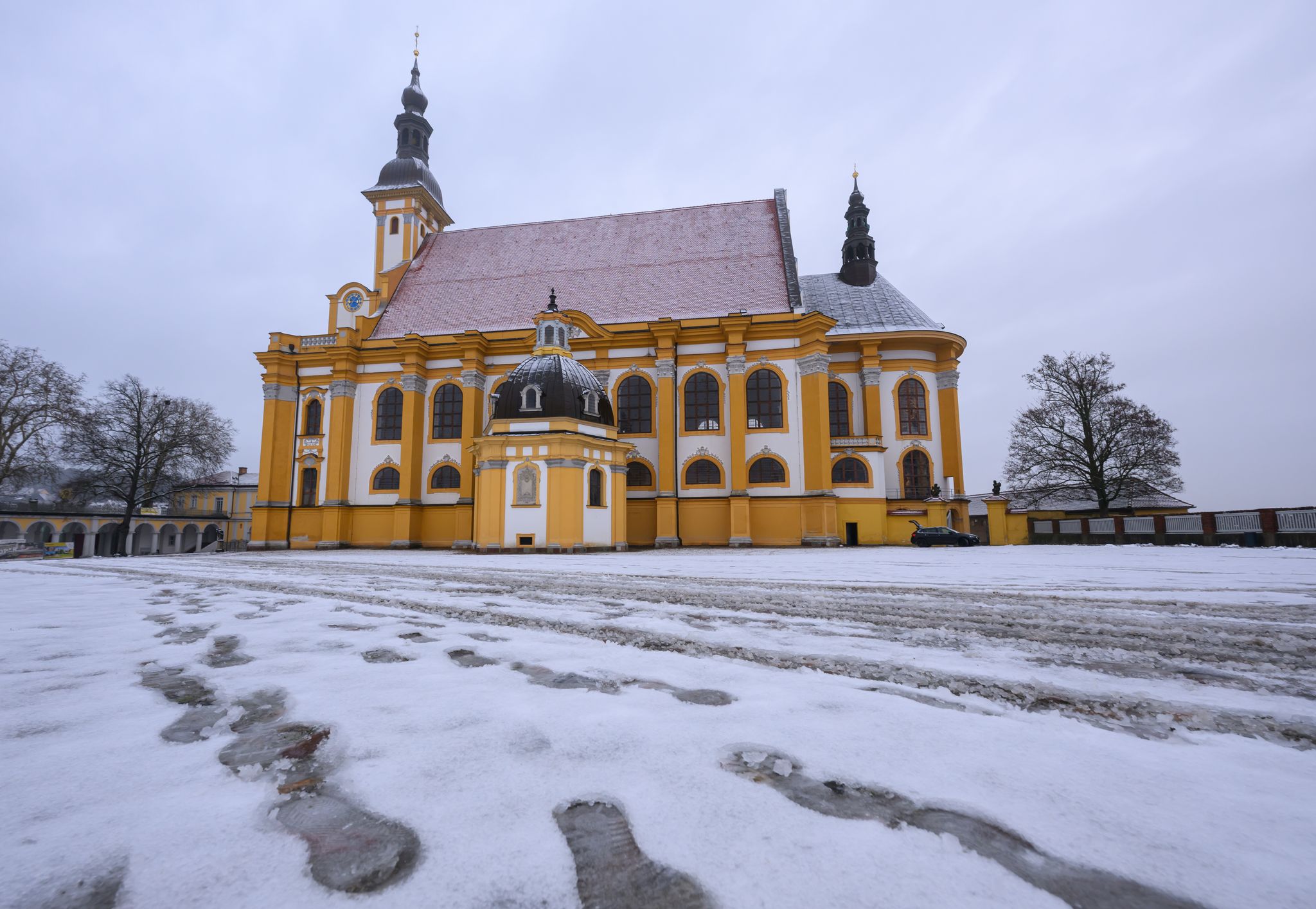 Kalter Start ins Wochenende: Schneeschauer und Dauerfrost erwartet