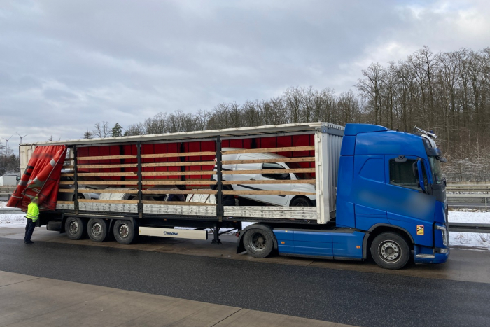 Friedewald: Polizei stoppt Lkw-Gespann auf der A 4