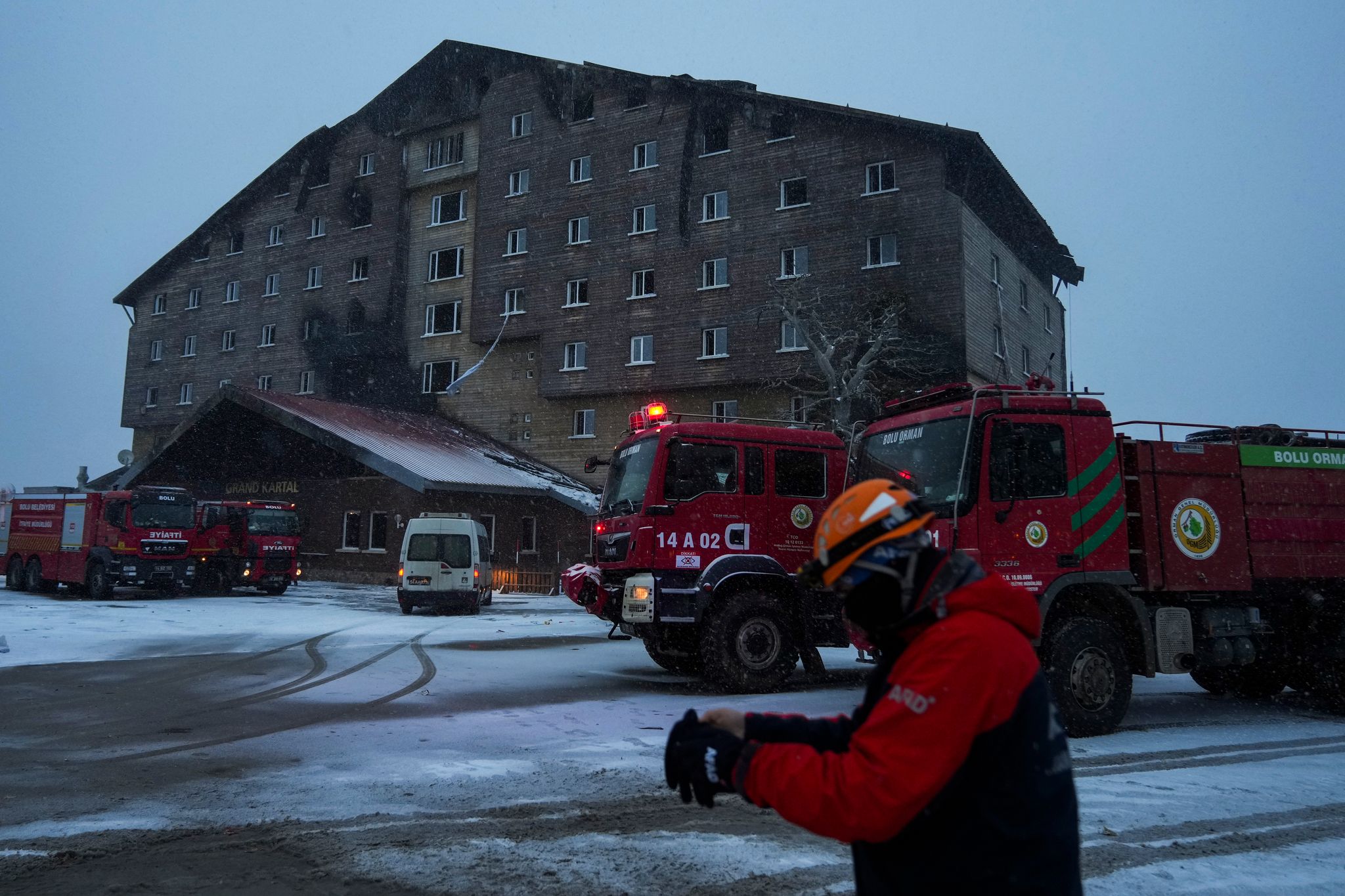 Verheerender Brand in türkischem Skihotel: Zahl der Toten korrigiert