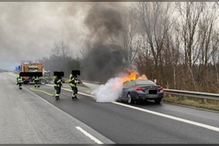 A65/AS NW-Nord: Brennender PKW auf A65 führt zu Vollsperrung