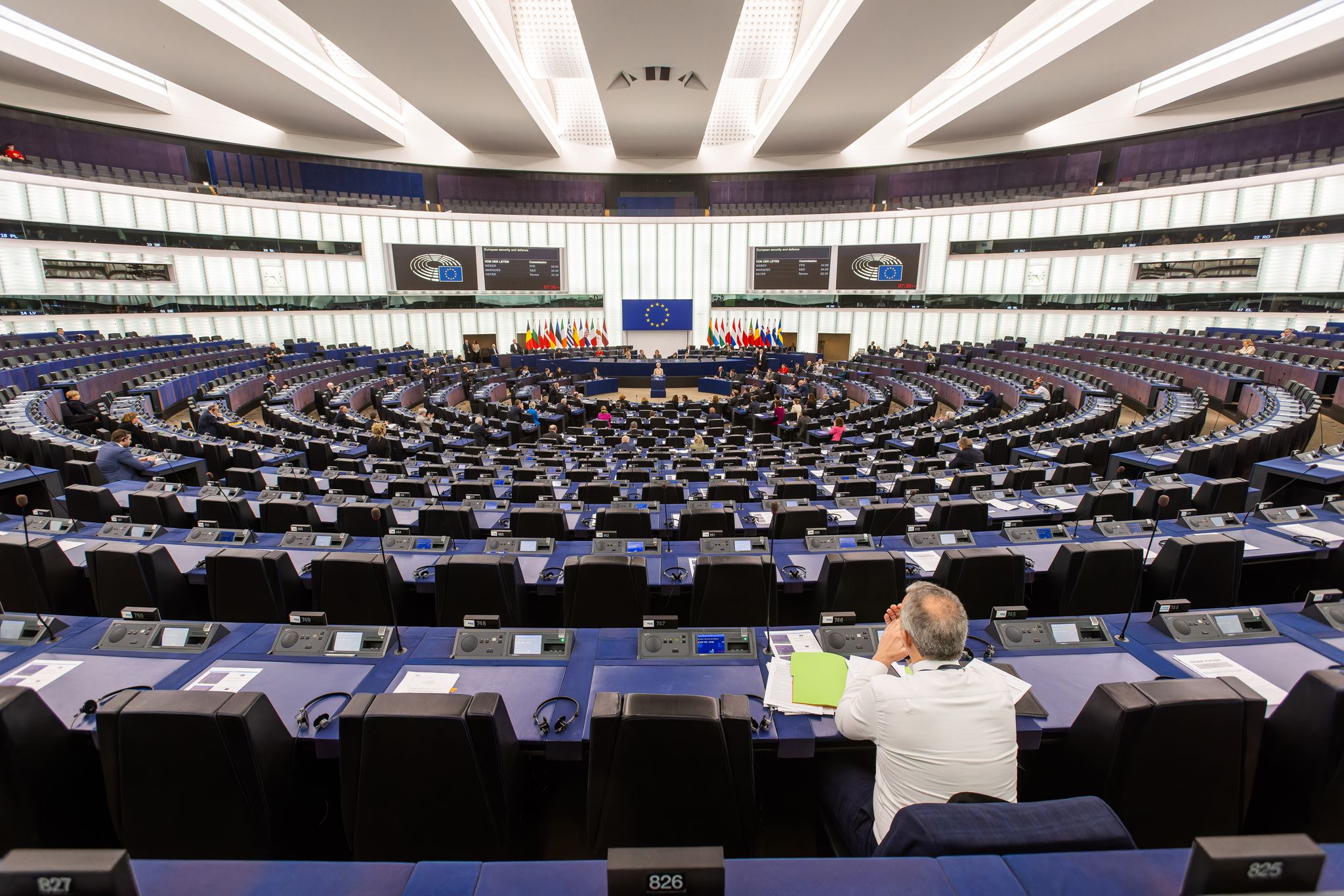 EU-Parlament testet neue Regel gegen leere Stühle im Plenum