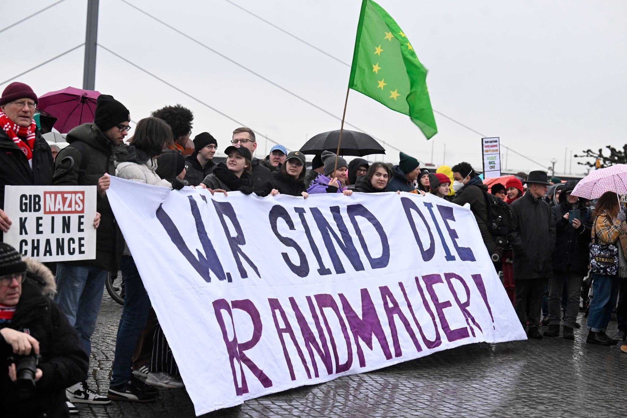 Proteste gegen schärfere Migrationspolitik in Deutschland