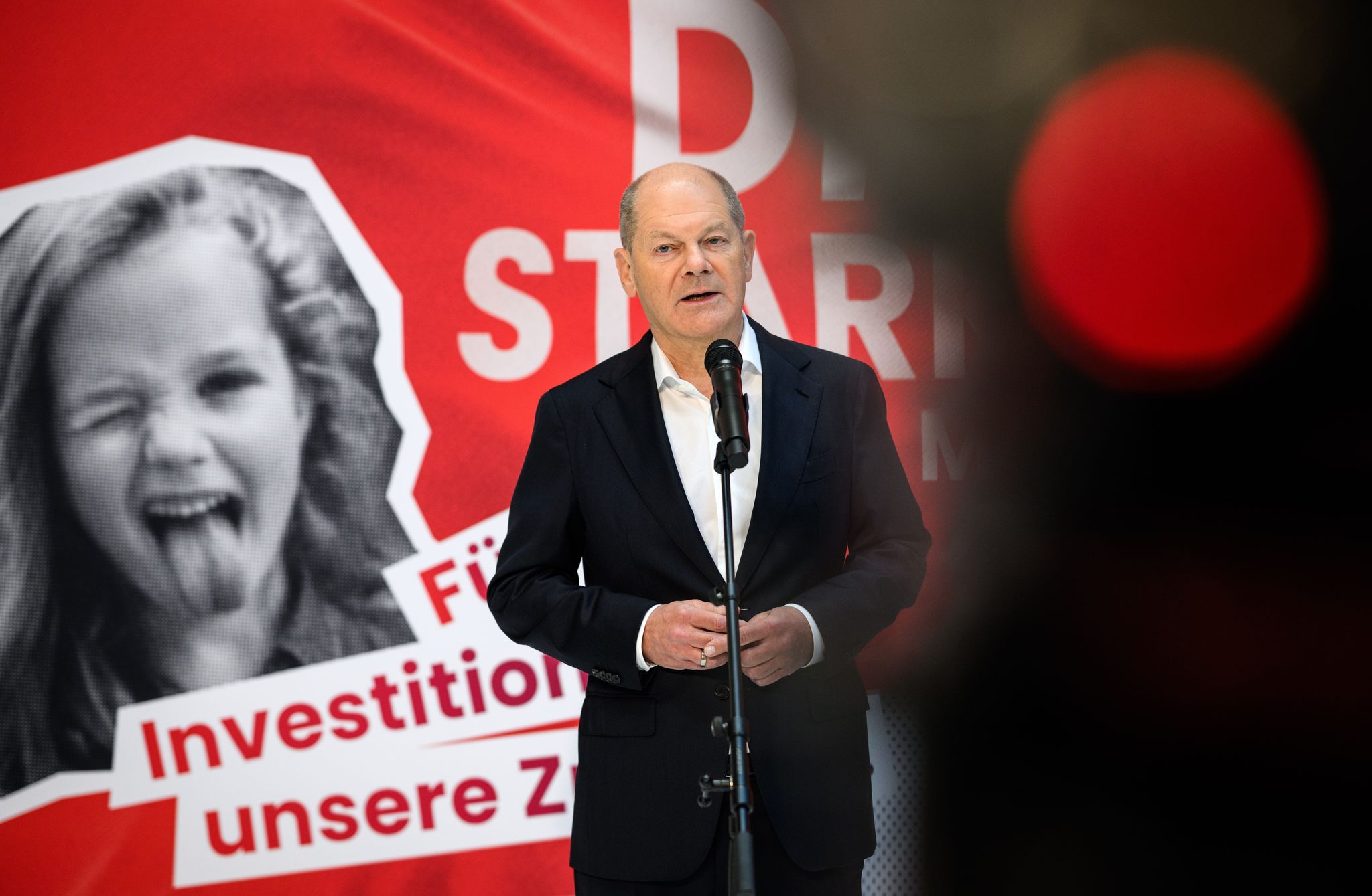 Scholz warnt vor Merz: Zukunft der deutschen Stahlproduktion in Gefahr