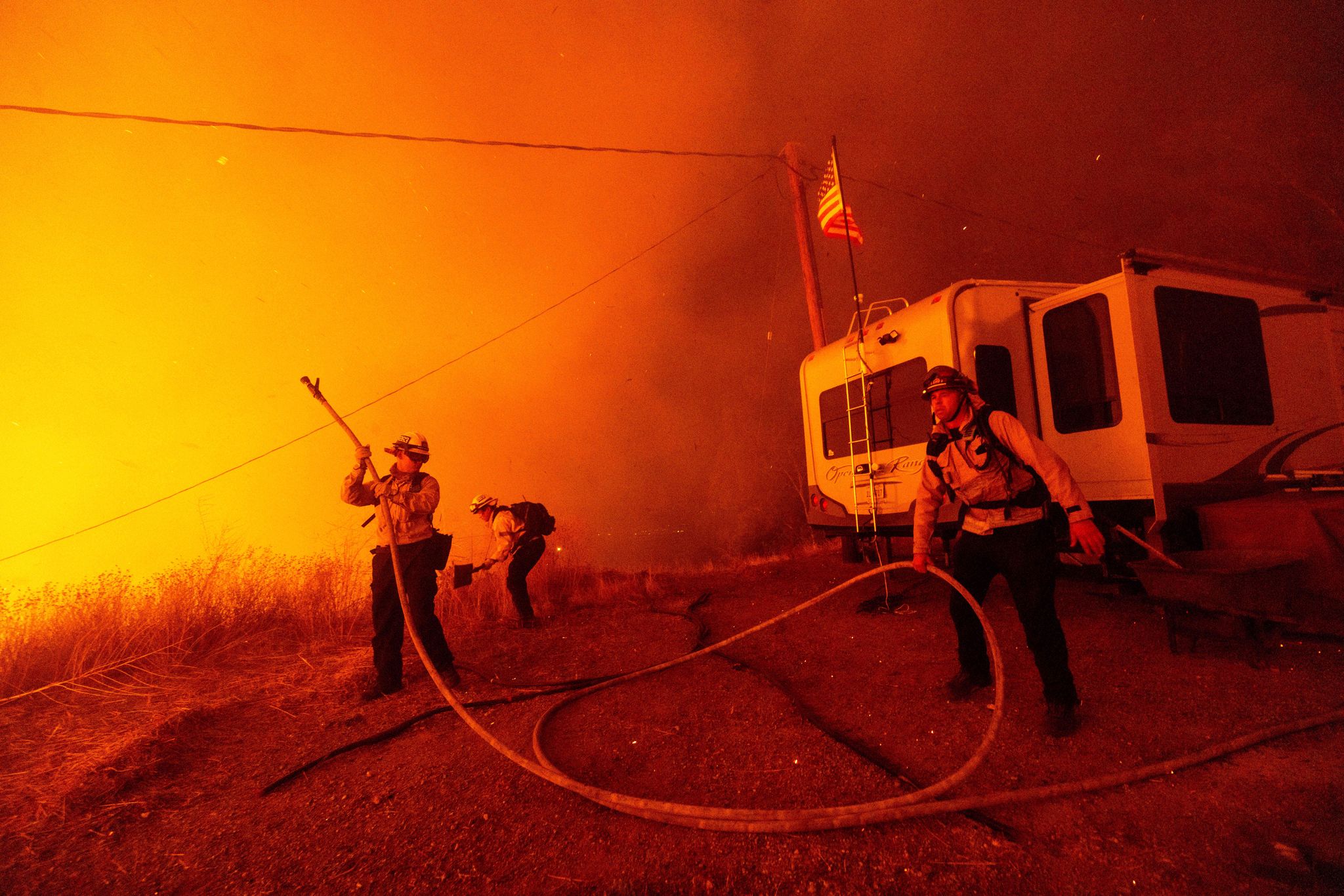 Feuer in Südkalifornien: Kampf gegen Flammen dauert an