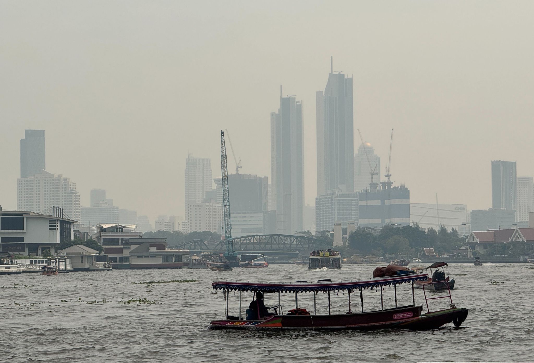 Bangkok im Smog-Alarm: Behörden schließen Schulen und bieten kostenlose öffentliche Verkehrsmittel an