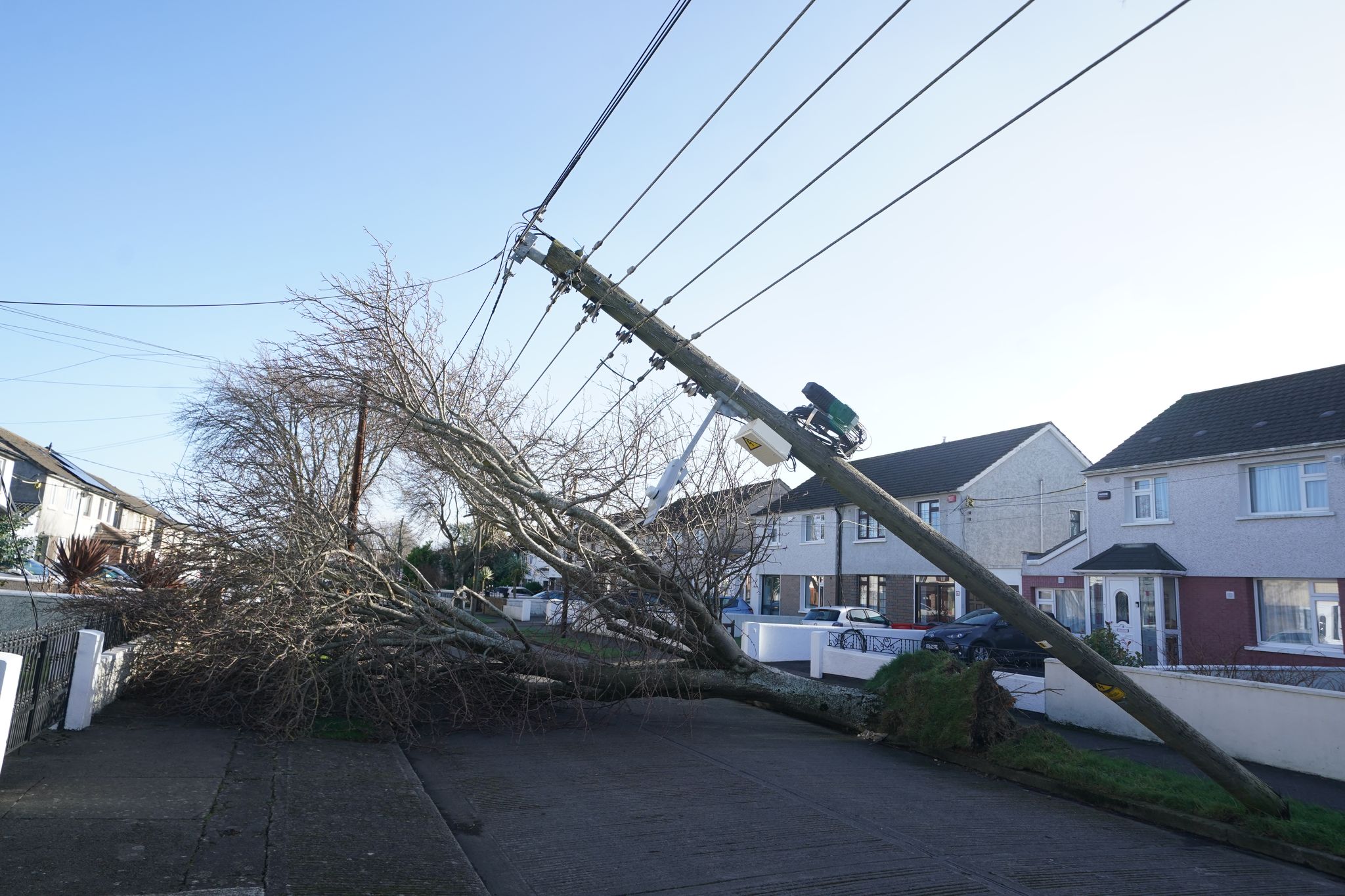 Sturm Éowyn: Tausende ohne Strom und Wasser in Großbritannien und Irland