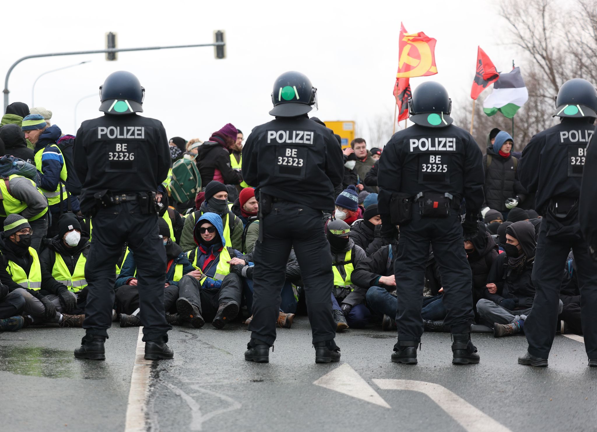 Proteste gegen AfD – Organisatoren: Polizeieinsatz skandalös