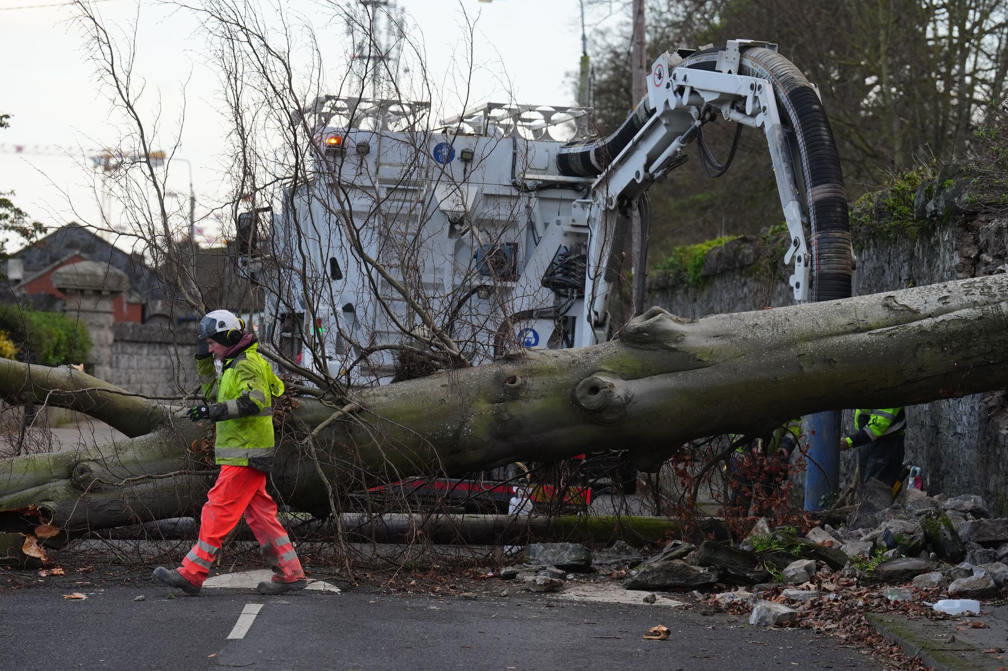 Sturm Éowyn: Ein Toter in Irland