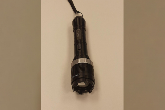 Frankfurt am Main: Elektroschocker als Taschenlampe getarnt