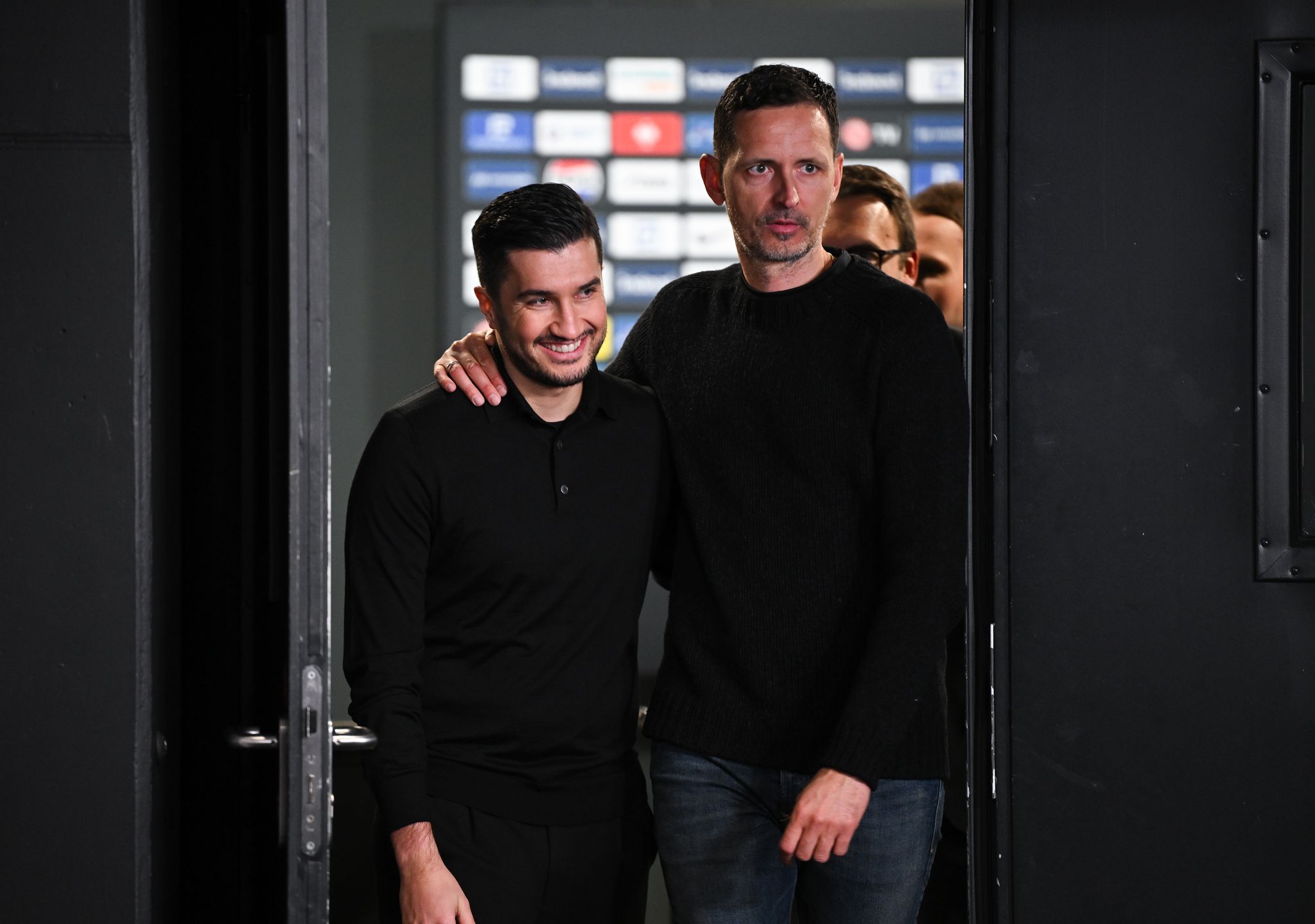Trainer Nuri Sahin erhält vorläufige Jobgarantie, doch der Ton wird schärfer