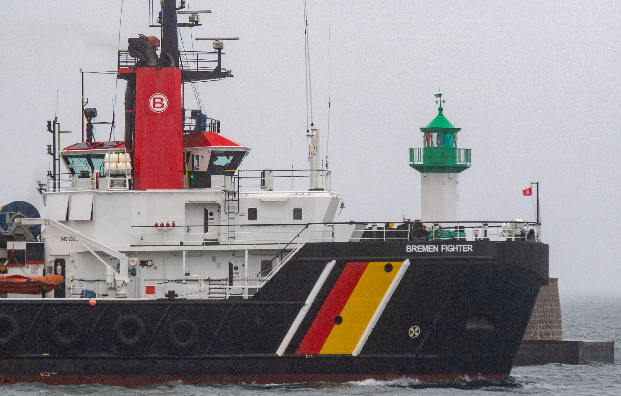 Öltanker vor Rügen manövrierunfähig – Einsatzkräfte sichern Schiff