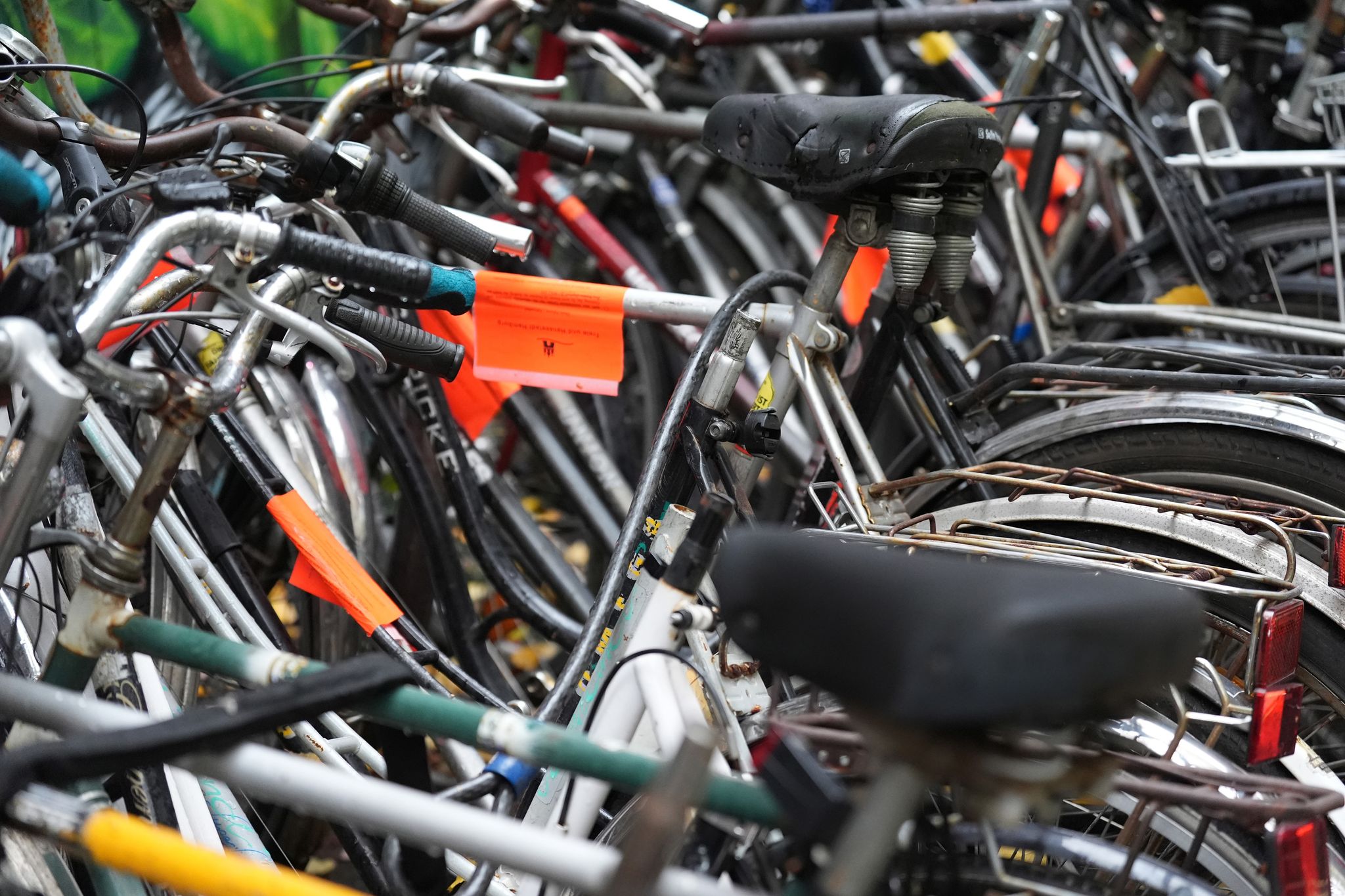 Städte verzeichnen mehr «Fahrradleichen» und Schrottautos