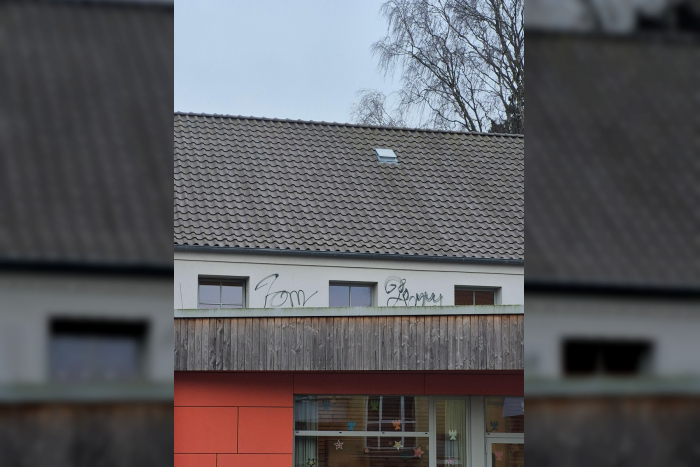 Lübeck-St. Gertrud: Graffiti an St. GertrudSchule, Polizei sucht nach Zeugen.