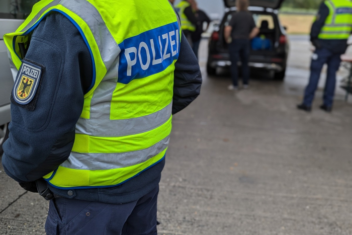 Homburg: Haftbefehle, Bundespolizei Waidhaus nimmt sieben gesuchte Straftäter fest