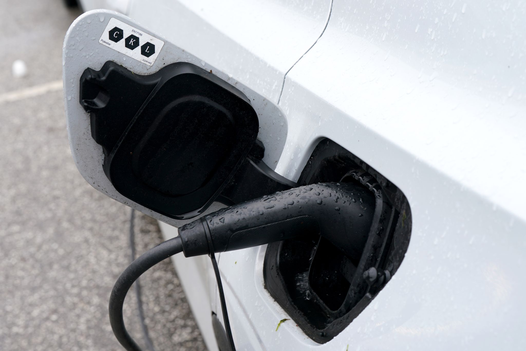 ADAC prognostiziert E-Auto-Boom und höhere Rabatte