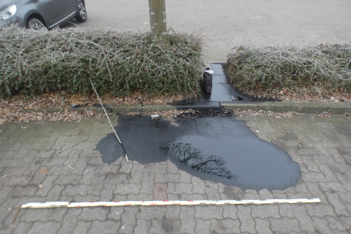 Mölln: Ölwechsel auf Parkplatz durchgeführt