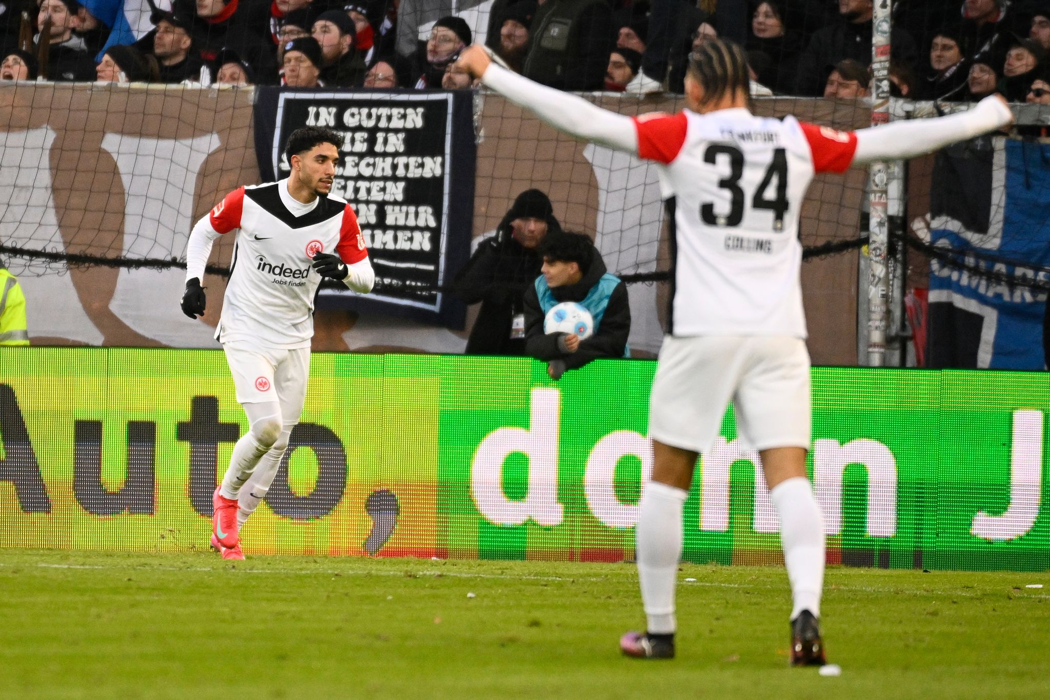Omar Marmoush brilliert bei Eintracht Frankfurt gegen St. Pauli