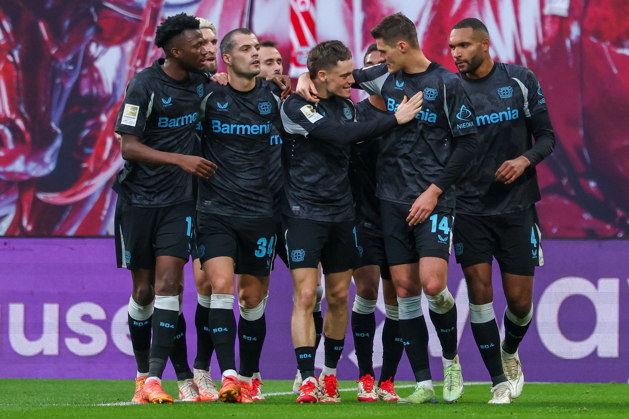 Eigentor rettet Leipzig: Leverkusen patzt im Top-Spiel