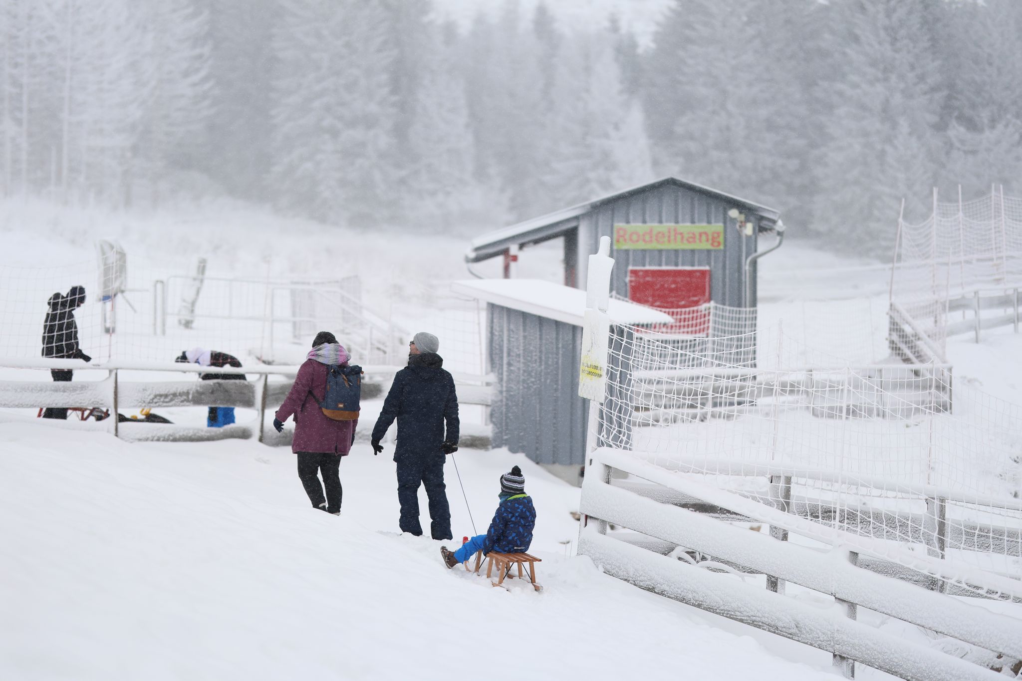 Winterchaos in Deutschland: Schnee und Glätte sorgen für Verkehrsprobleme