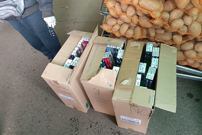 Brandenburg: Schmuggelware am Marktstand
