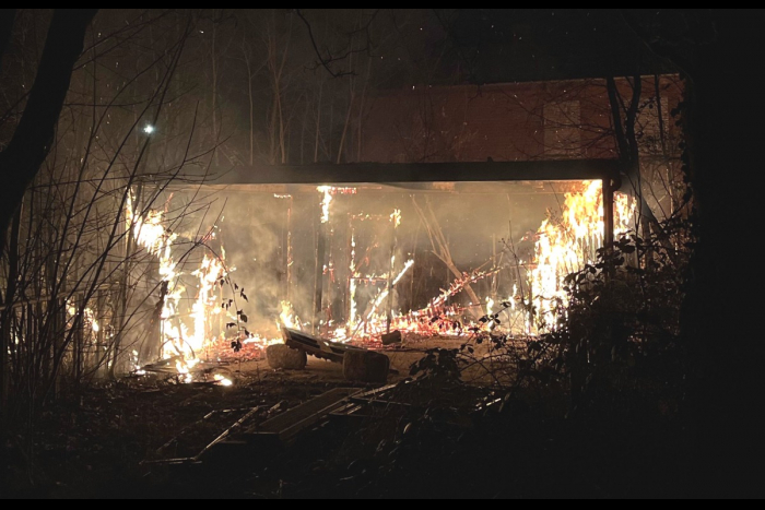 Minden: Brand in Holz-Unterstand, Schülerin erleidet Rauchgasvergiftung