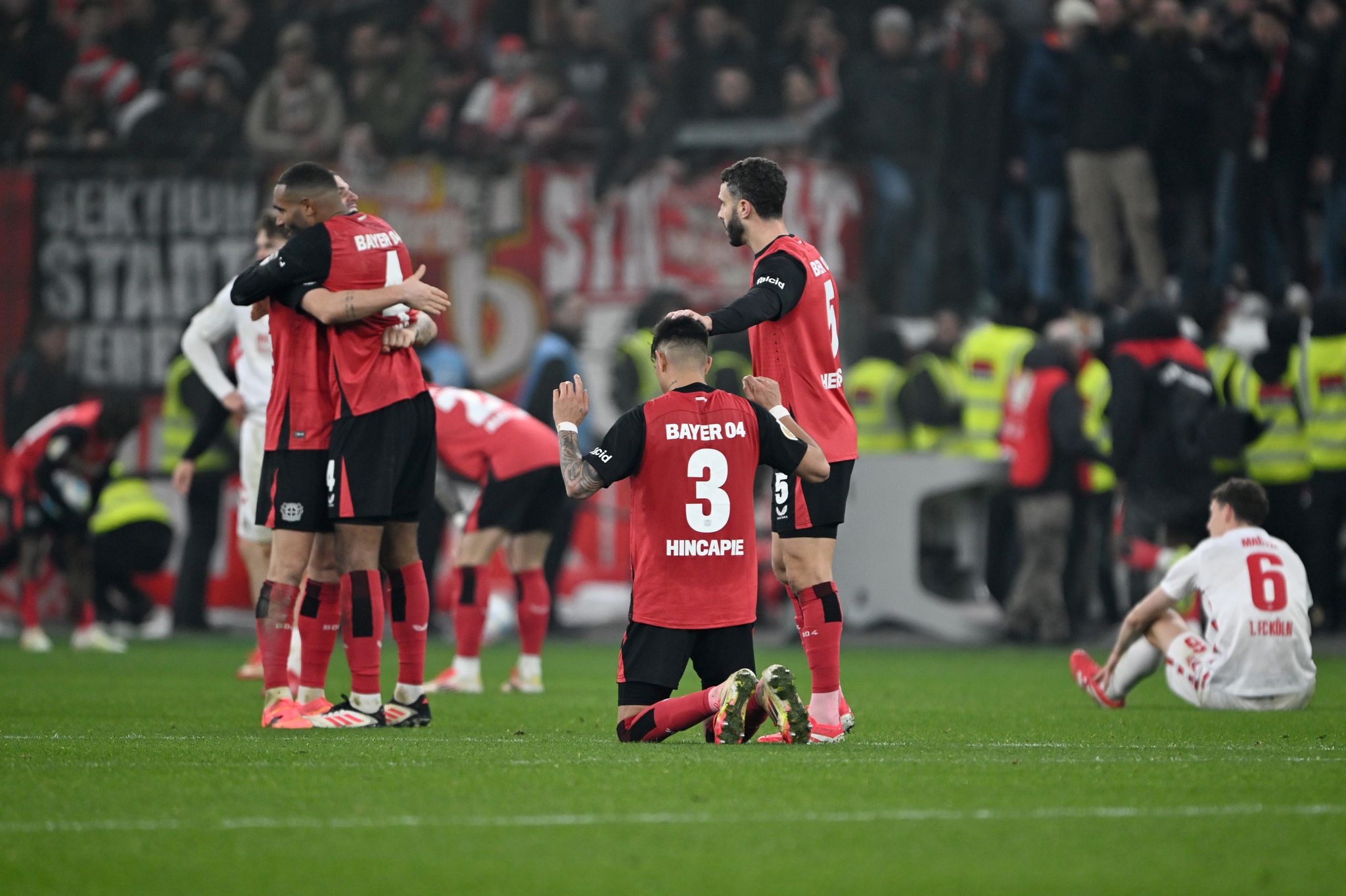 Emotionales Derby: Leverkusen siegt spät gegen Köln