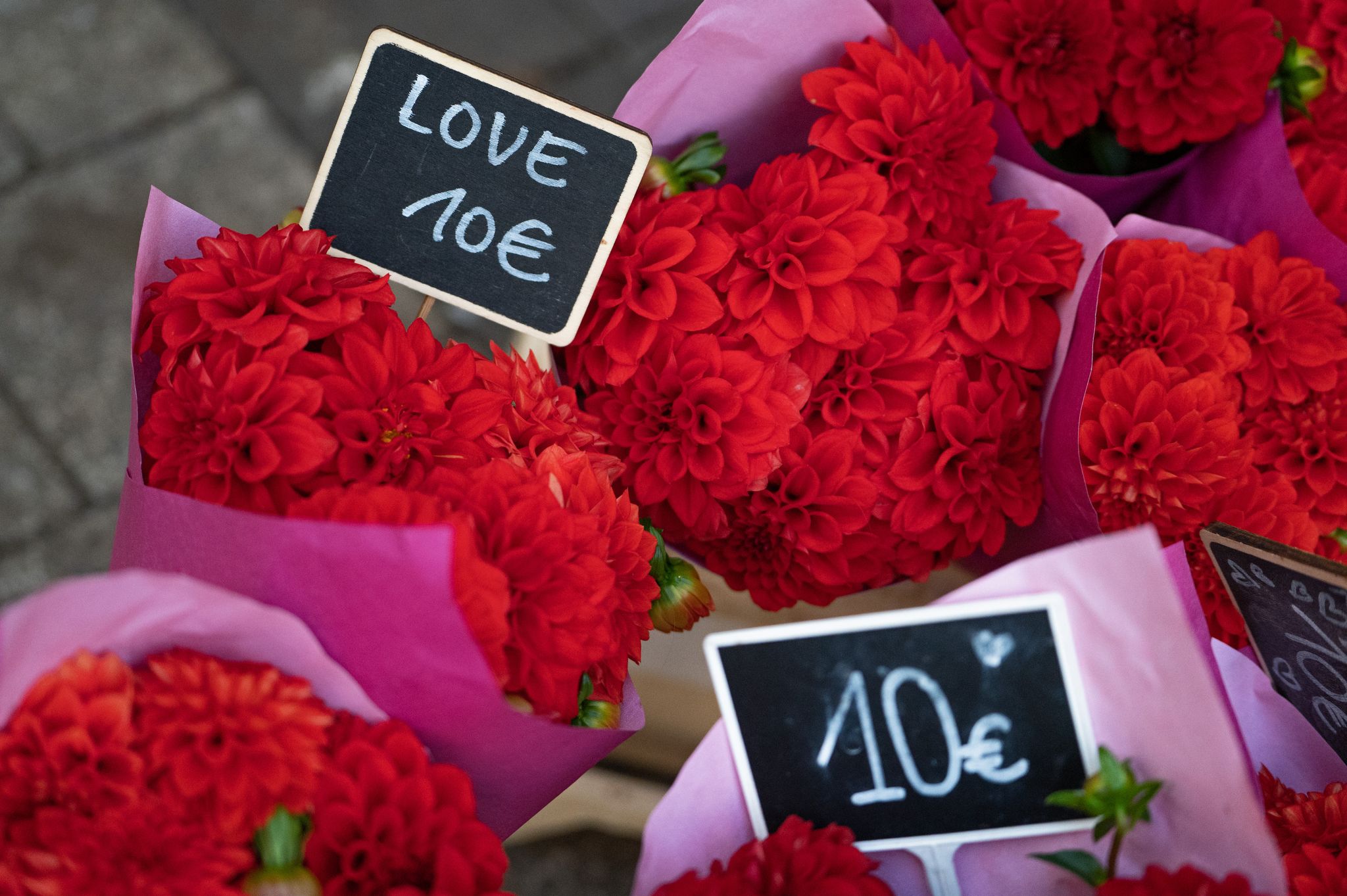 Deutsche planen höhere Ausgaben für Valentinstagsgeschenke