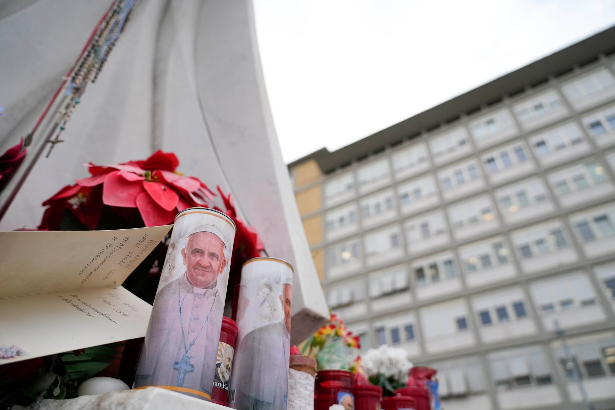 Stabiler Zustand: Papst Franziskus mit Lungenentzündung in Rom behandelt