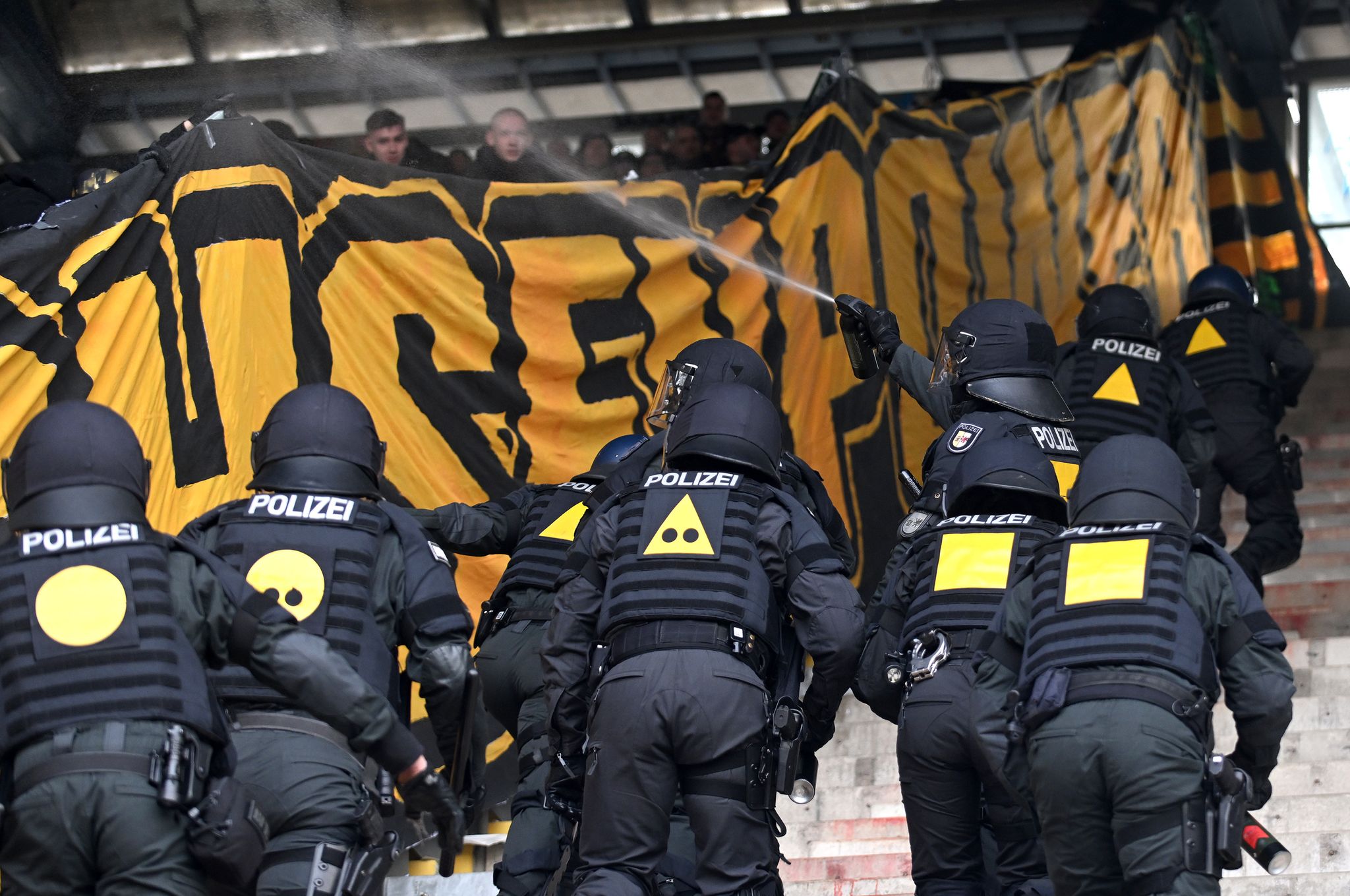 Unruhe bei Hansa Rostock und Dynamo Dresden nach Gewaltausbrüchen