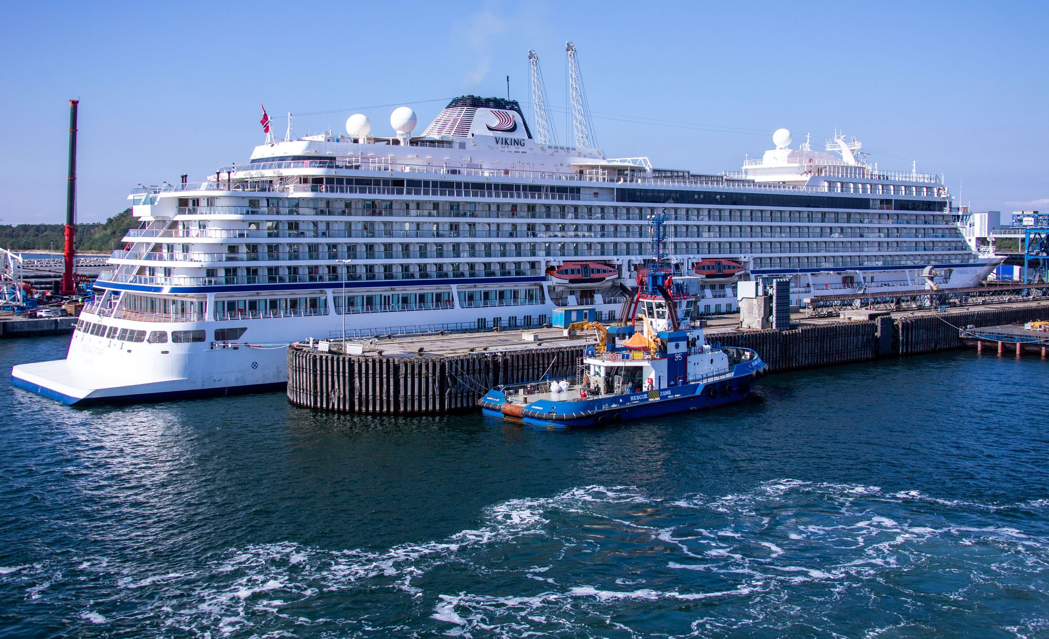 Erstes Kreuzfahrtschiff der Saison meidet Santorini